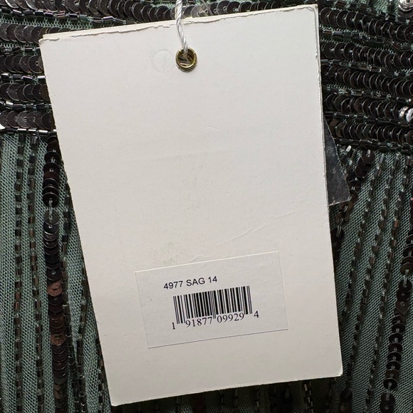 NWT Mac Duggal Sequined Long Sleeve V-Neck Gown 4977 Wedding Formal Evening Gown - Picture 5 of 7